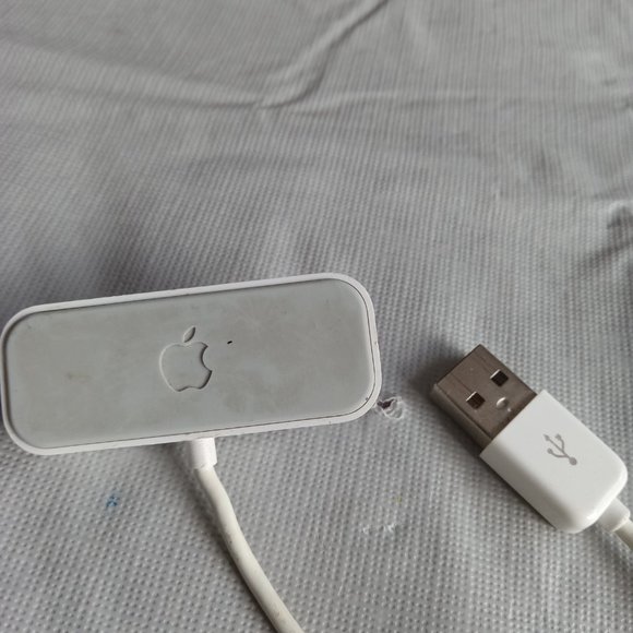 Vintage iPod Shuffle Charging Dock - Picture 4 of 4